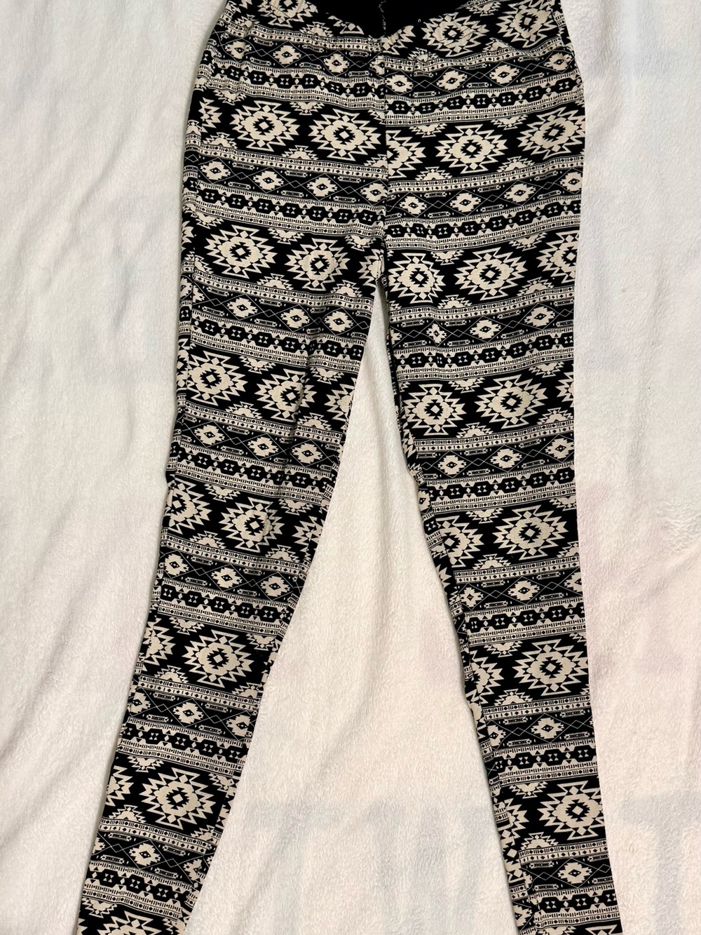 torrid Black and Cream Tribal Print Leggings